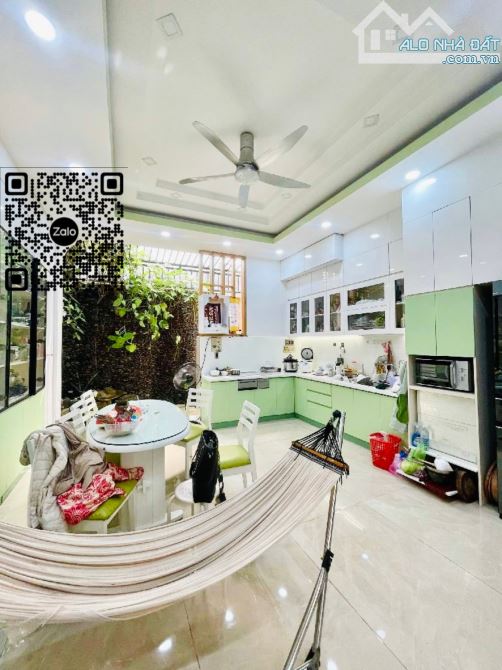 Khu Tên Lửa - Chợ Da Sà - 5x20m - 4 tầng - 4PN rộng - Nội thất cao cấp - 2