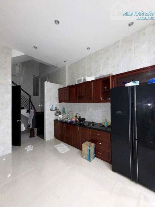 Nhà hẻm 1 xẹt xe hơi 3/2, 3.3x12, 3 lầu 3pn 2wc nội thất như hình 20 triệu - 2