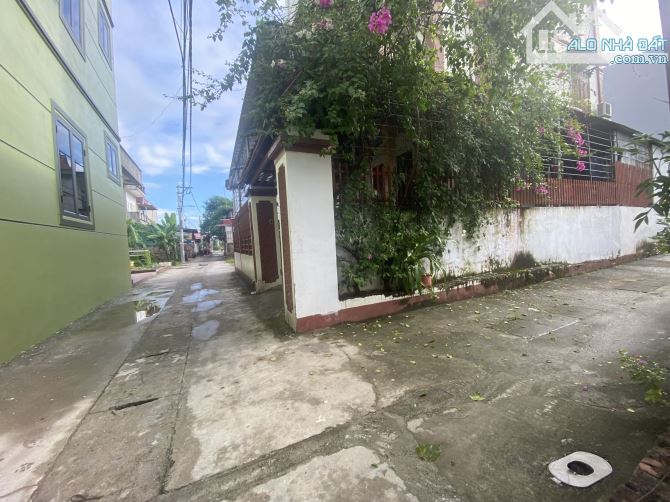 BÁN ĐẤT TẶNG NHÀ SẴN Ở, GẦN CẦU THƯỢNG CÁT GIÁ 3X TỶ - 2