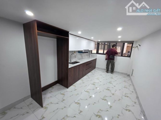 Trung Liệt - Đống Đa , nhà mới , thang máy. Ô tô vào nhà - kinh doanh sầm uất giá 10 tỷ - 2