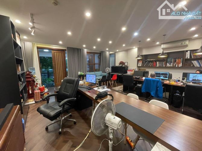 BÁN TÒA OFFICE MẶT PHỐ NGHĨA ĐÔ, 160M2 MẶT TIỀN 8M, NẰM CẠNH STARLAKE ĐẨNG CẤP - 2