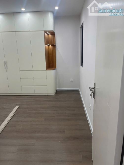 Cho thuê căn hộ 3PN, 2VS tại Le Grand Jardin Sài Đồng - 84m², nội thất cơ bản - 13.5 triệu - 2