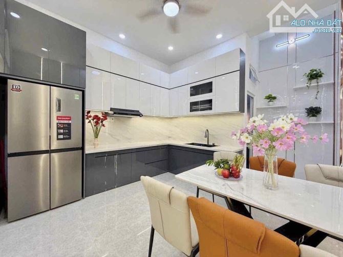 Bán nhà MT Nguyễn Văn Thương, Bình Thạnh, 4 Tầng - Ngang 4,5m. Giá 4tỷ970/ 70,74m2. Sổ sẵn - 2