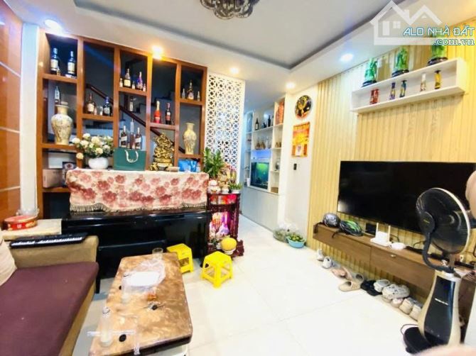 Bán nhà Hẻm 4m Phan Đình Phùng - thông ra Trường Sa, 8,2x8m, 5 Tầng - 10 PN, 12,9 tỷ. - 2