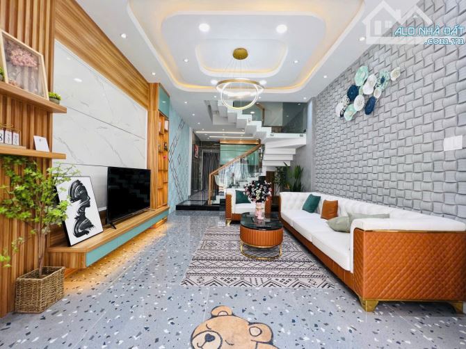 Sở hữu ngay nhà 50m2 Thoại Ngọc Hầu, Phú Thạnh, Tân Phú. Xây 1 trệt 3 lầu. Giá 2 tỷ 250SHR - 2