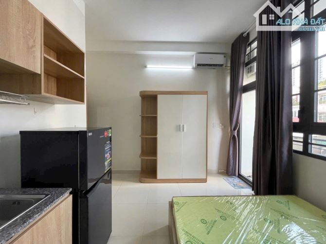 Phòng ban công quận 10 rộng 30m2 gần UEH vạn hạnh mall Huflit - 2