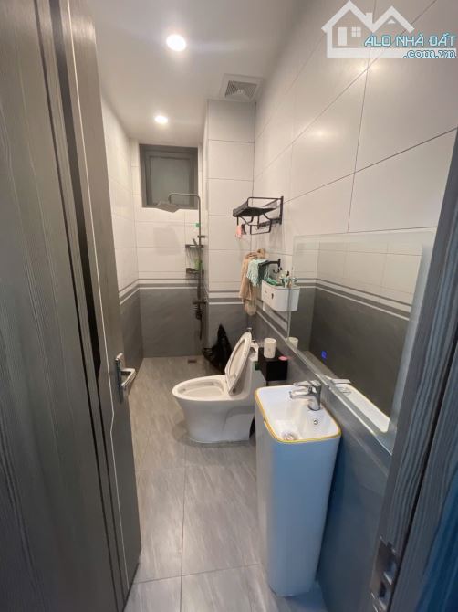 NHÀ Ở NGAY, VỈA HÈ, ĐƯỜNG 12M, 60M2 (5x12), KDC GẦN LÀNG ĐẠI HỌC, NHỈN 6 ĐỒNG TL - 2