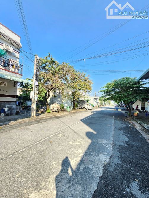 🏢 Bán dãy nhà trọ 1 trệt 1 lầu – P. An Thạnh, Tp. Thuận An  Diện tích: 300m² (10 x 30m), - 2