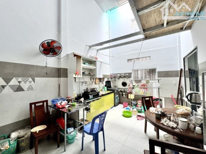 Bán Gấp nhà Bạch Đằng 90m² - Hẻm Xe Hơi - 3 Phòng Ngủ - Nhỉnh 9 xíu - 2