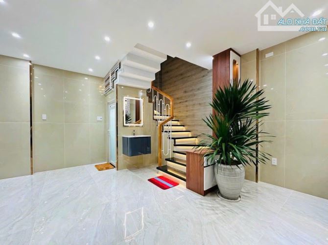 Gấp! Bán nhà 58m2 xây 4 tầng đường Tô Ngọc Vân, Q12 giá 2 tỷ230.Gần chợ Thạnh Xuân, hẻm 6m - 2