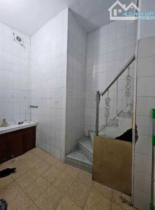 BÁN NHÀ QUAN THỔ 3 - 30M2, 3 TẦNG , NGÕ RỘNG. SỔ ĐỔ VUÔNG. GIÁ 5.5 TỶ - 2