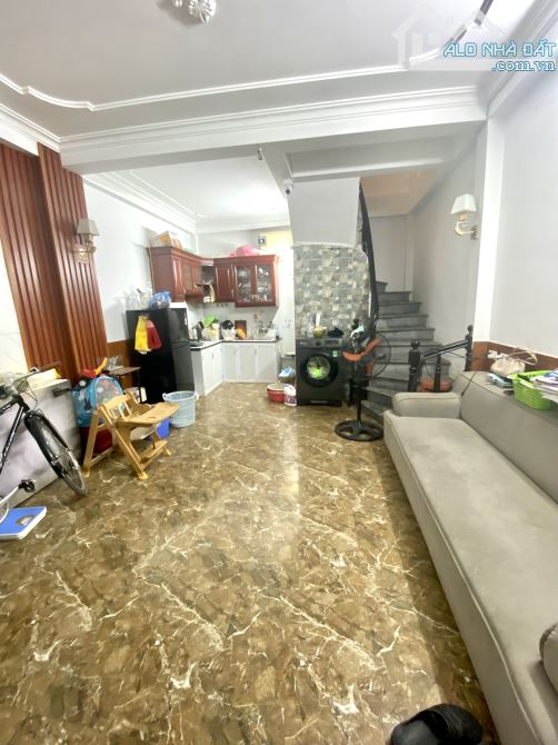Bán nhà dân xây 30m 5tầng, phố Vĩnh Hưng,cách 20m ra ô tô, sổ nở hậu - 2