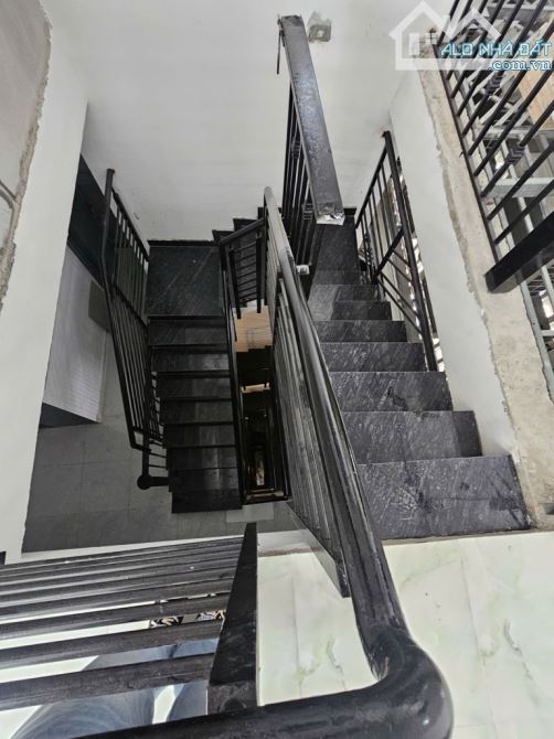 BÁN CĂN HỘ DỊCH VỤ 9 TẦNG DÒNG TIỀN HƠN 5 TỶ/NĂM, HXT, TÂN BÌNH, DT SÀN 1241M2, GIÁ 65 TỶ - 2