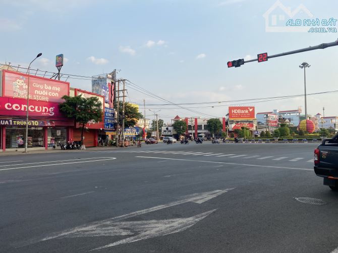 Bán nhà 2 mặt tiền ngã tư Đồng Xoài - 2