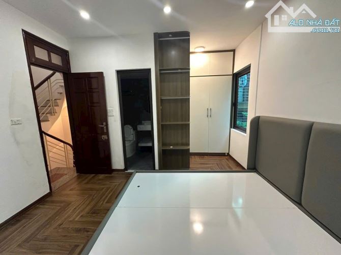 Nhà Đẹp Sân Rộng - Gần Phố - nhỉnh 7 tỷ - Full Nội Thất - 2