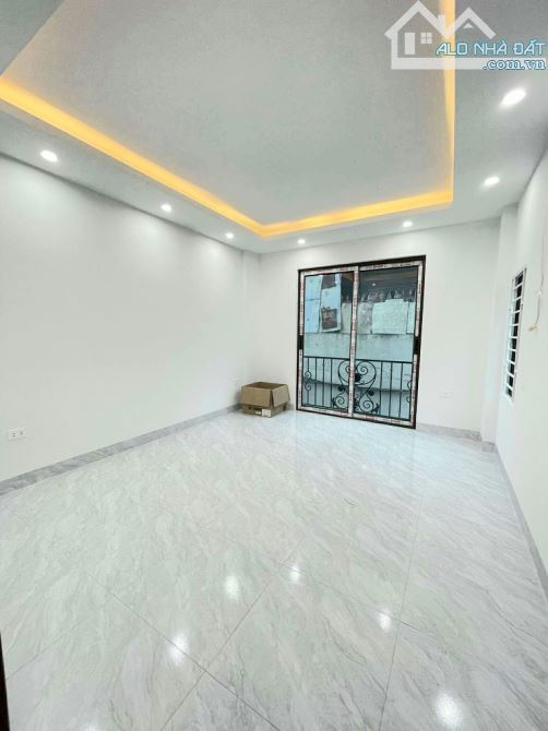 Hiếm, cần bán gấp nhà mới Nam Từ Liêm, ô tô gần, 5 tầng, 3 ngủ rộng giá chỉ 5.6 tỷ. - 2