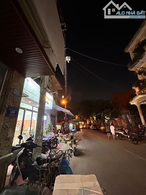 Mặt phố Ao Sen kinh doanh tấp nập, đường ô tô tránh, trung tâm Hà Đông.  43 m² - 6 tầng - - 2