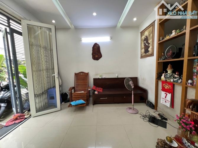 Nhá bán Lê Văn Sỷ, ngang 4.6m, 70m2 giá 7.6T - 2