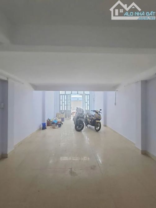 Nhỉnh 10 đồng mua được nhà CMT8 Quận 10 Xe hơi ngủ trong nhà - 2