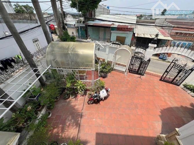BIỆT THỰ SÂN VƯỜN 240M (12x22), ĐƯỜNG XE TẢI THÔNG, DĨ AN, NHỈN 8 ĐỒNG TL - 2
