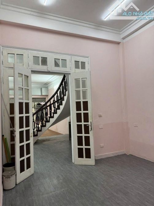 Cho thuê nhà nguyên căn ngõ 371 Kim Mã, Ngọc Khánh, Ba Đình. DT 70m x 3 tầng, giá 22tr - 2