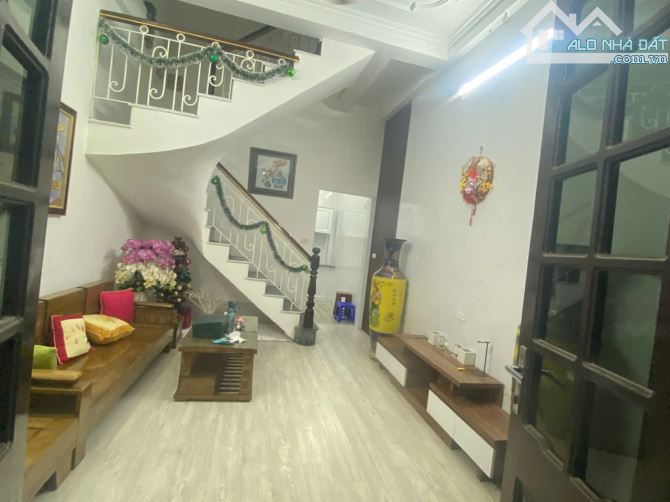 Cho thuê nhà nguyên căn ngõ 569 Lạc Long Quân ,Xuân La , Tây Hồ, DT 50m2 x 3 tầng , ngõ - 2