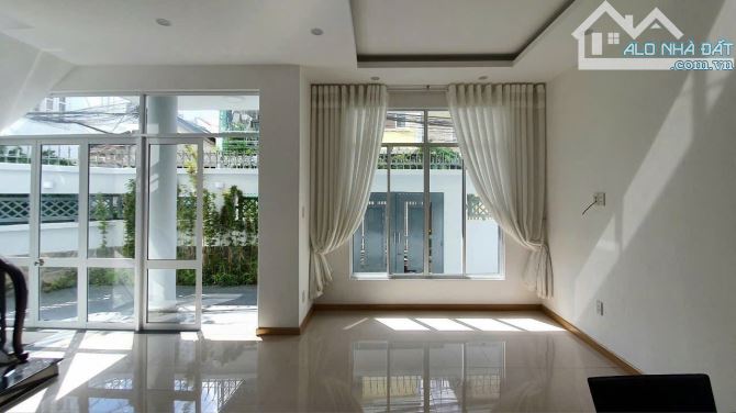 Bán nhà 1 trệt 2 lầu 64.4m2 hướng đông 5.7 tỷ hẻm quốc Tuấn nha trang - 2