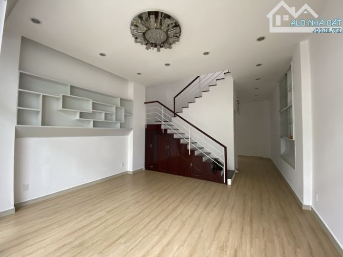 NHÀ 3 TẦNG HẺM XE HƠI CẠNH PHÚ MỸ HƯNG,NGANG 5M CHỈ NHỈNH 5TỶ - 2