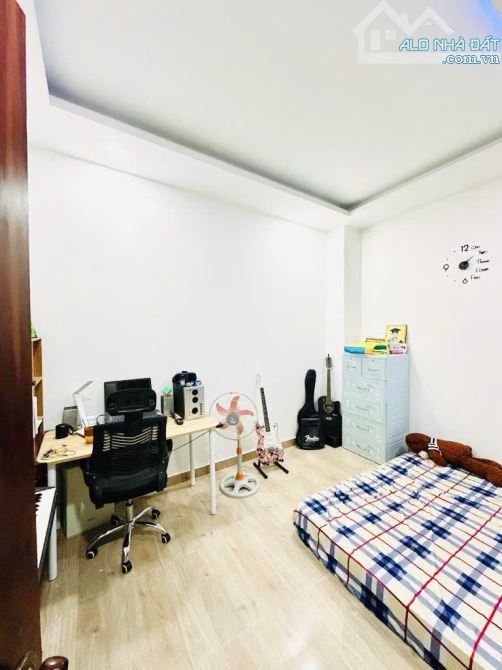 NHÀ ĐẸP, TẶNG NỘI THẤT RESORT 7 TỶ - HẺM 5m KHU CMT8 - 44m2 (4x11) - 2