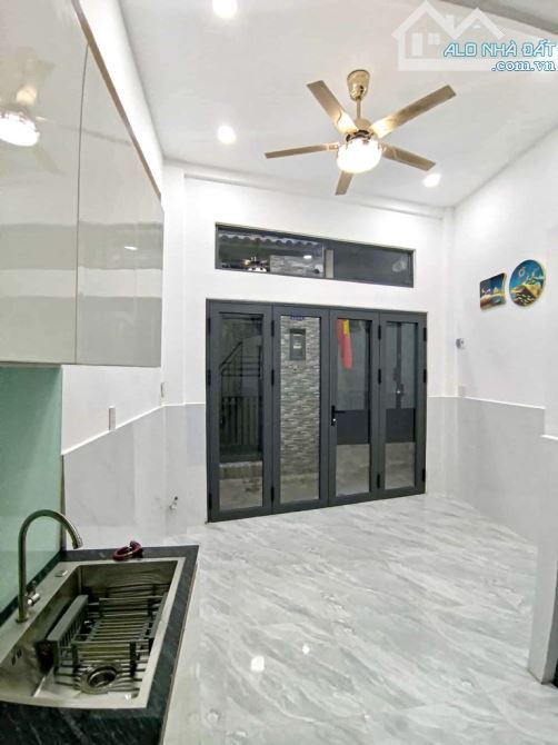 Chỉ 2.9 tỷ có nhà mới đẹp 3 tầng, 2PN, ngay vòng xoay Lê Đại Hành, Lữ Gia, Âu Cơ - SHR chí - 2