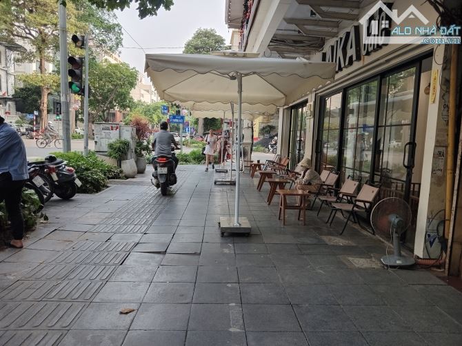Mặt phố Bà Triệu - Lãi được 569 tỷ - Hoàn Kiếm, 281m2, mặt tiền 11,6m - Giá 259 tỷ - 3