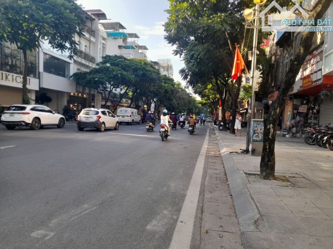 Bán nhà mặt phố Huế - 600m ra Hồ Gươm - 460m2 - Mặt tiền 21m - Giá 363 tỷ - Lãi 666 tỷ - 3