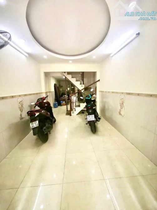 Bán nhà Quận 12 3 tỷ 190 triệu. Đường Lê Văn Khương. 2 Tầng. Đường 8m. Sổ hồng riêng 40m2 - 3