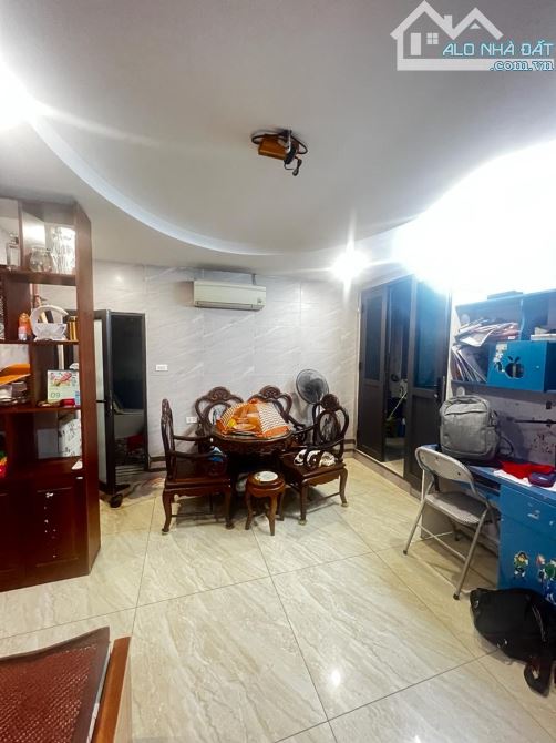 Bán tập thể Nhân Hoà - 90m2 - 3 ngủ - lô góc tầng 2 - vị trí nhà đẹp ở ngay - 3