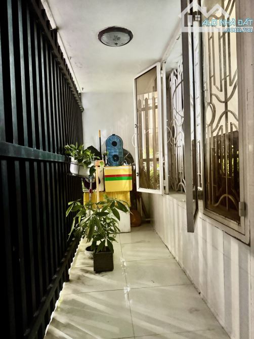 PHẠM THẾ HIỂN Q8 - VỚI 6.3X17M - CHỈ CÓ 5.9 TỶ - VỊ TRÍ ĐẸP - HẺM RỘNG - 3