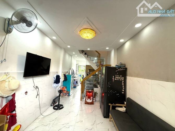 Bán nhà đường Thống Nhất Phường 15 Quận Gò Vấp 25m2 giá 2 tỷ 970 có 2 tầng 2 phòng ngủ - 3