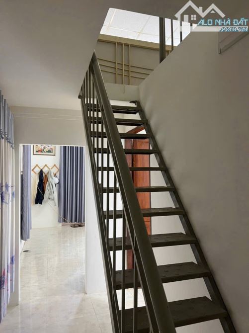 NHÀ GÁC LỮNG HẺM 190 AMA KHÊ: Giá 3.5 tỷ - 3