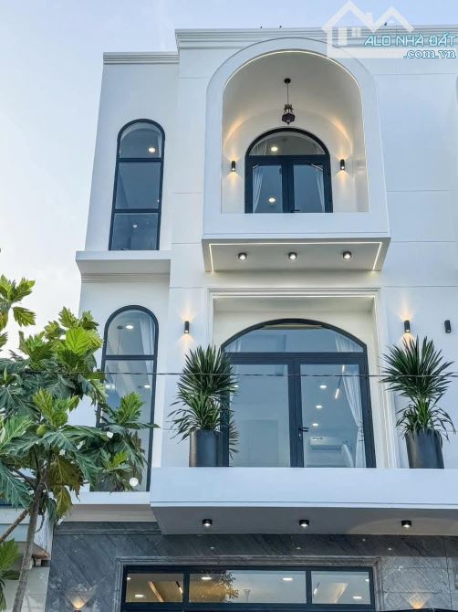 BÁN NHÀ 3 TẦNG FULL NỘI THẤT KDC HỒNG LOAN - GIÁ TỪ 5,8 TỶ - 3