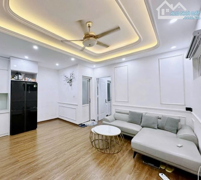 Đặng vũ hỷ-Việt Hưng-Lô góc 2 thoáng-Ô tô- 4ngủ -nhỉnh7tỉ - 3