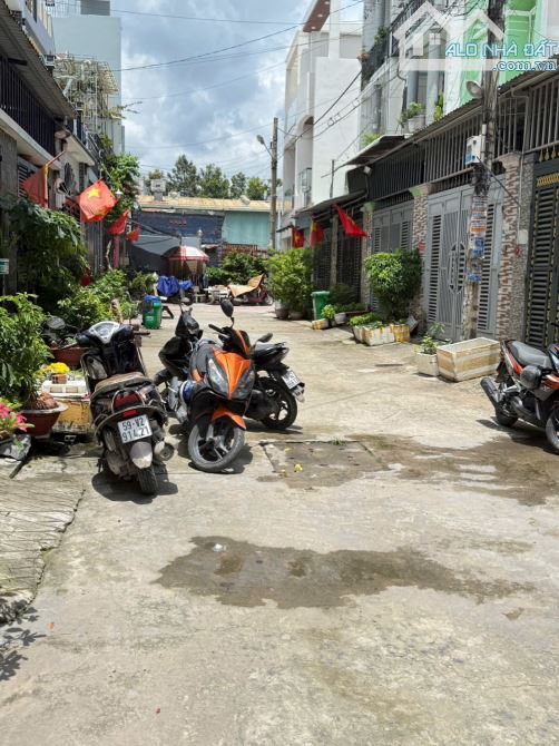 Nhà 2 Lầu đúc BTCT - Thạnh Lộc 57 - 4 Phòng Ngủ - Q12 - 3