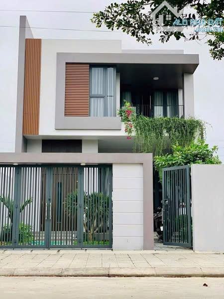 NHÀ LẦU VỪA HOÀN THIỆN - NGAY TRUNG TÂM - 700TR NHẬN NHÀ - 3