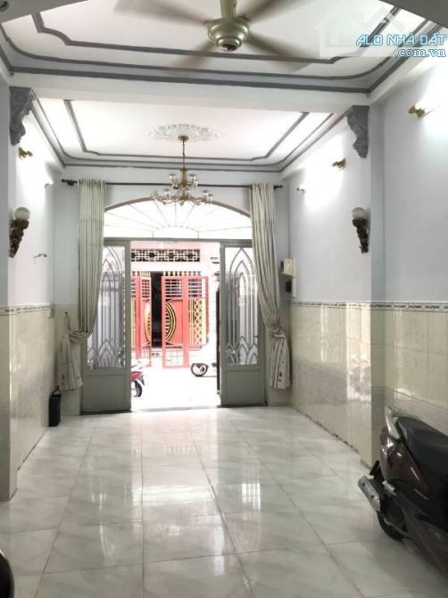 Chỉ 6.8 tỷ - Bán nhà cách mặt tiền đường chỉ 70m DT: 4.3x13.5m [nở hậu]. Mua tiện xây mới - 3