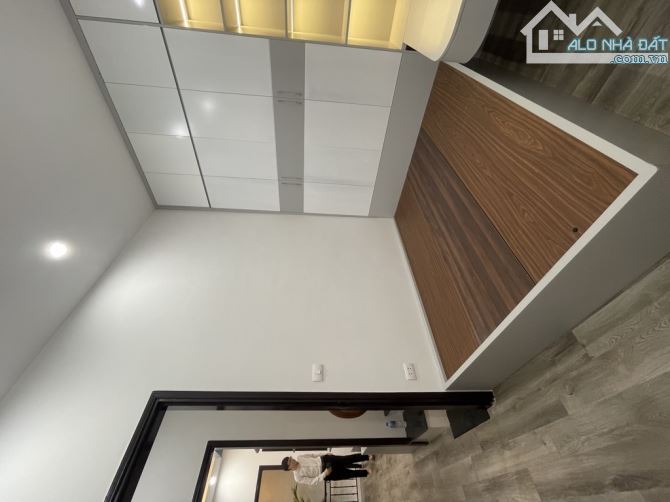 BÁN NHÀ PHỐ TRẦN KHÁT CHÂN 40M2- NHÀ ĐẸP Ở NGAY - VỊ TRÍ CÁCH HỒ GƯƠM CHƯA TỚI 1KM - DÂN T - 3