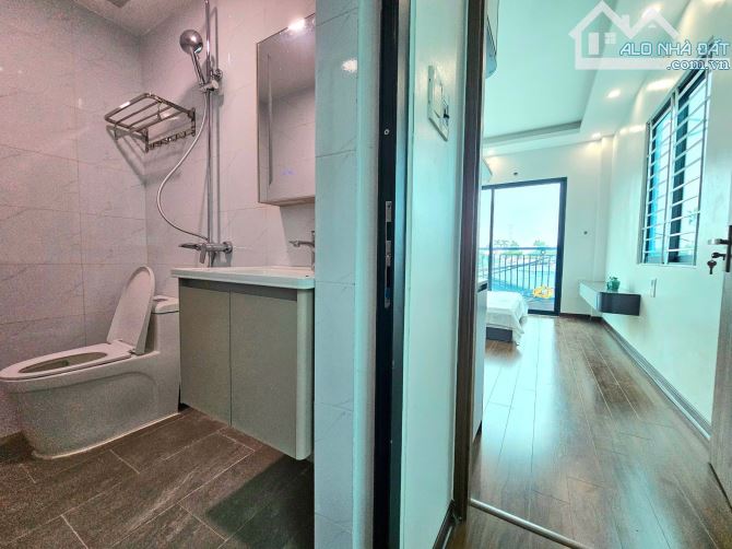 Bán nhà cạnh chợ Kẻ Vẽ - Ô tô đỗ cổng - Nhà mới 5 tầng - 35m - Sân riêng để 10 xe máy - 2