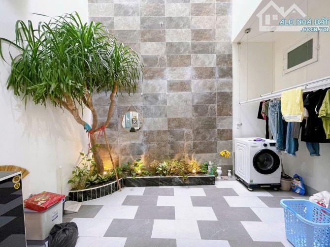 NHÀ ĐẸP Ở NGAY GẦN BIỂN, ĐƯỜNG RỘNG, CÓ SÂN ĐỂ XE RIÊNG BIỆT, THIẾT KẾ CỰC ĐẸP CHO KHÁCH - 3