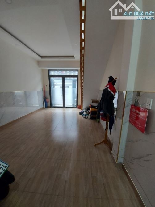 BÁN NHÀ HẺM OTÔ NGUYỂN SƠN - DT: 91M2 - CHỈ 9,9 TY TL - 3