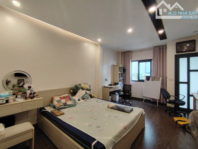 Tây Hồ OTO ĐỖ CỬA - 1 NHÀ RA MẶT PHỐ - 2 THOÁNG TRƯỚC SAU - 2 GIẾNG TRỜI - NỘI THẤT ĐẸP - 3