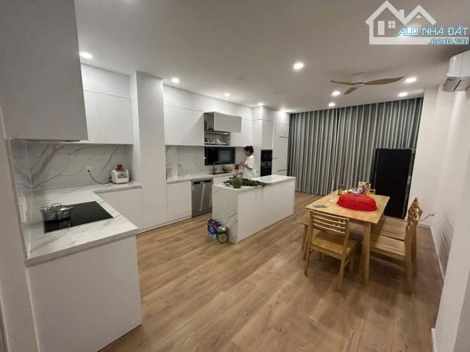 Duy Nhất ! Khu Nguyễn Hửu Cảnh, hẻm ô tô thông, ngay gần Landmark 81, 5 Tầng, giá tốt 9,9 - 3