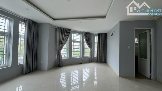 NHÀ LÔ GÓC DUY NHẤT MẶT TIỀN THÍCH QUẢNG ĐỨC ĐANG BÁN, CÓ SỔ HOÀN CÔNG - 3