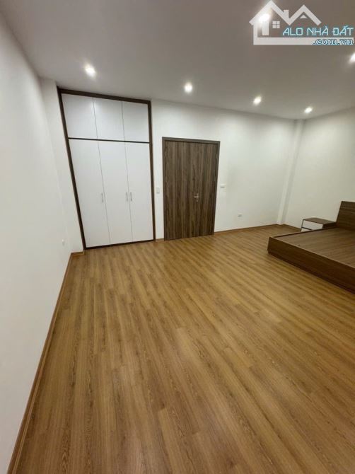 ĐỊNH CÔNG HẠ - NHÀ PHÂN LÔ  Ô TÔ ĐỖ CỔNG - NGÕ THÔNG  - DÂN TRÍ CAO. - 3